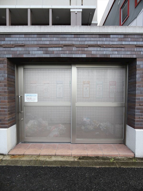 スタシオン川名公園 敷地内ゴミ置き場