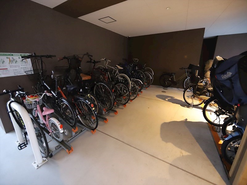 スタシオン川名公園 屋根付き駐輪場