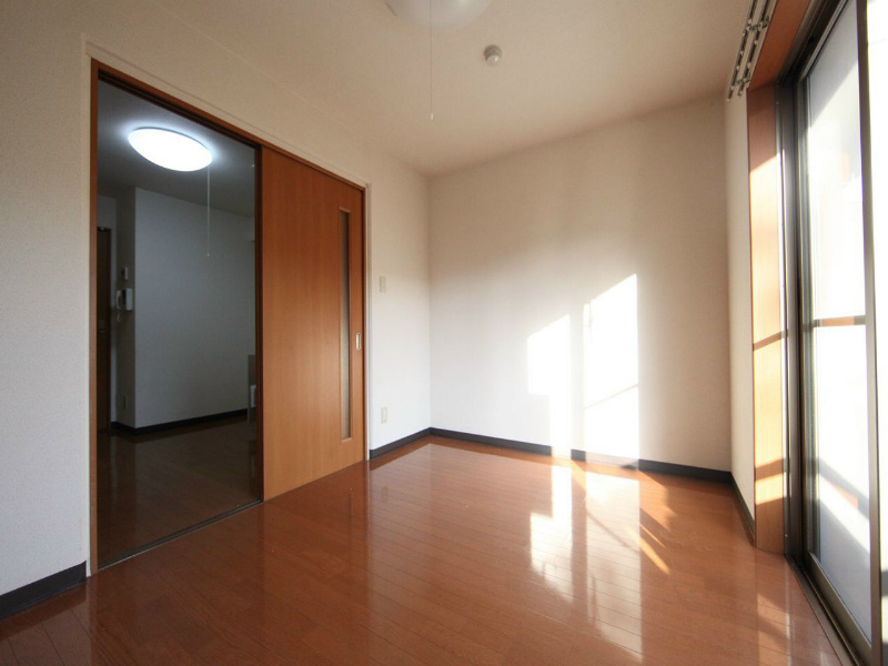 プリミエール川名 洋室6帖　ＤＫ6帖とつなげても仕切っても使えます