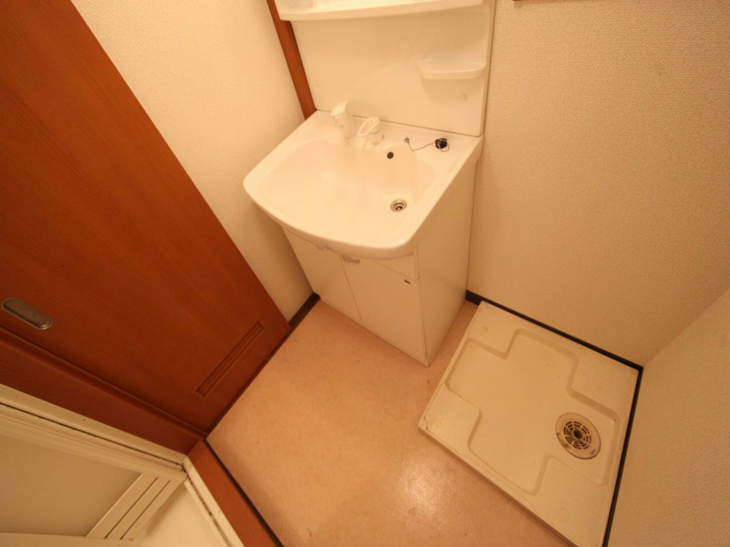プリミエール川名 脱衣所　独立洗面台（シャンプードレッサー）洗濯機用意できます