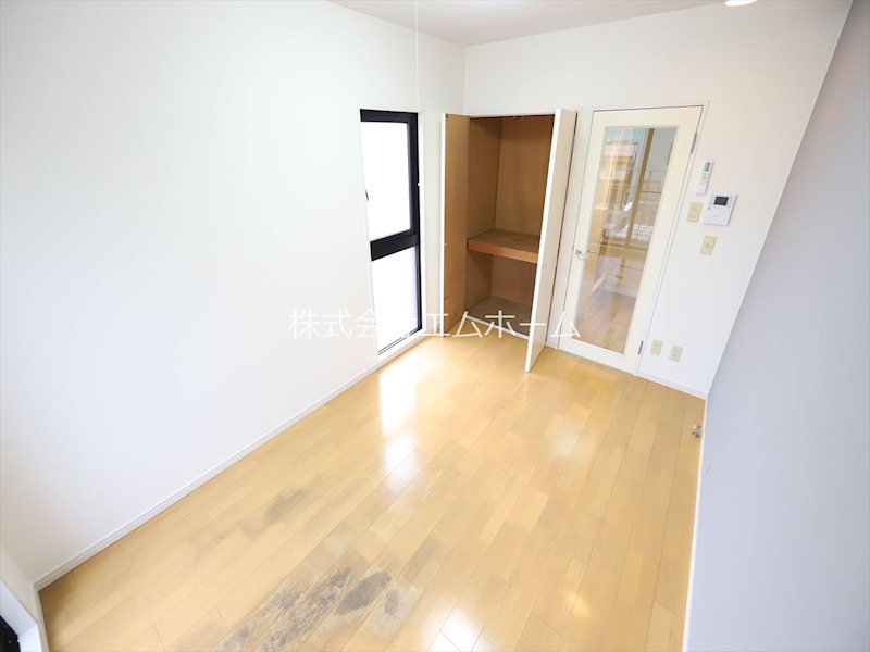アクシス金城町  洋室6帖　クローゼット付（収納充実してます）