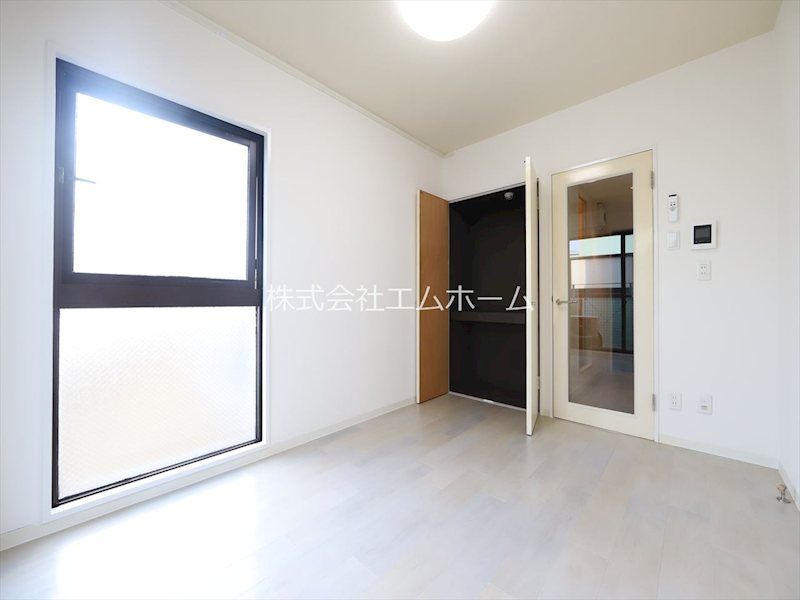 アクシス金城町  洋室6帖　クローゼット付　エアコン完備　バルコニー