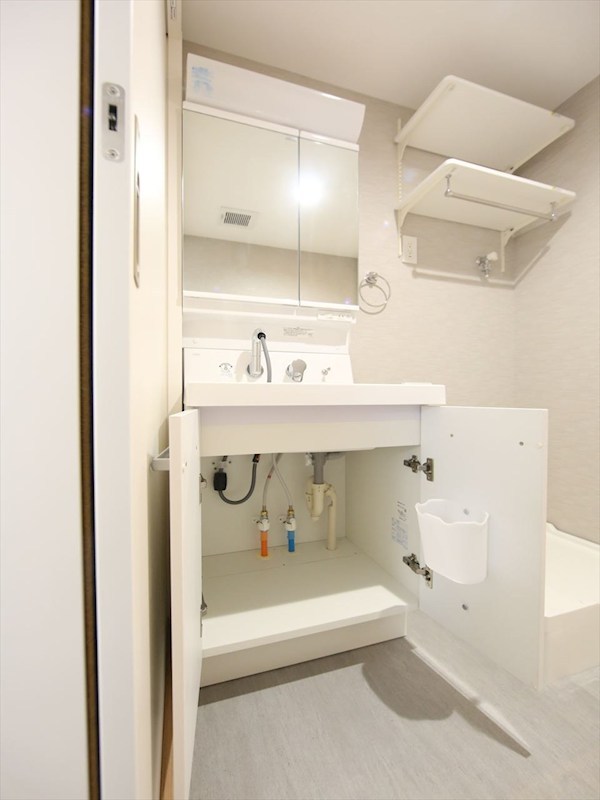 クレスト原 脱衣所　独立洗面台（シャンプードレッサー付）　同仕様写真