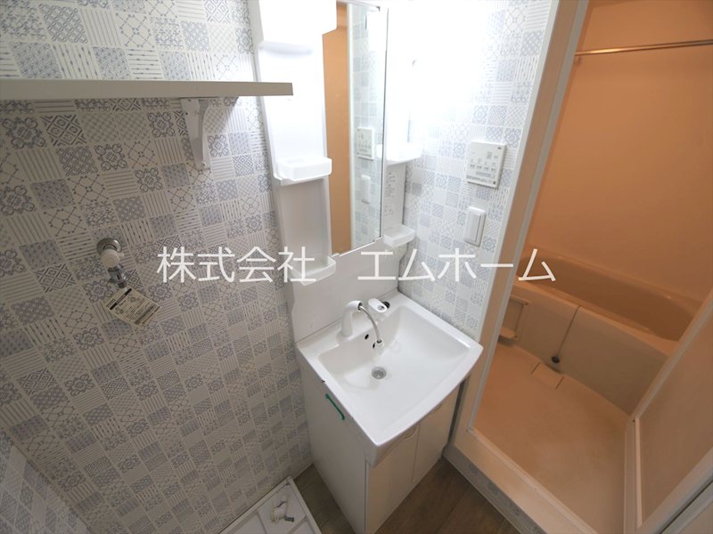 FAMILY STAGE八田（ファミリーステージ八田） 脱衣所　独立洗面台（シャンプードレッサー付）