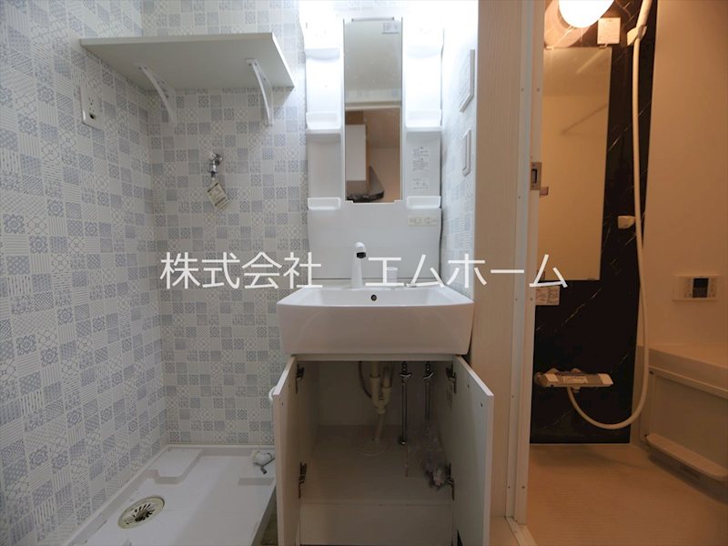 FAMILY STAGE八田（ファミリーステージ八田） 脱衣所　独立洗面台（シャンプードレッサー付）