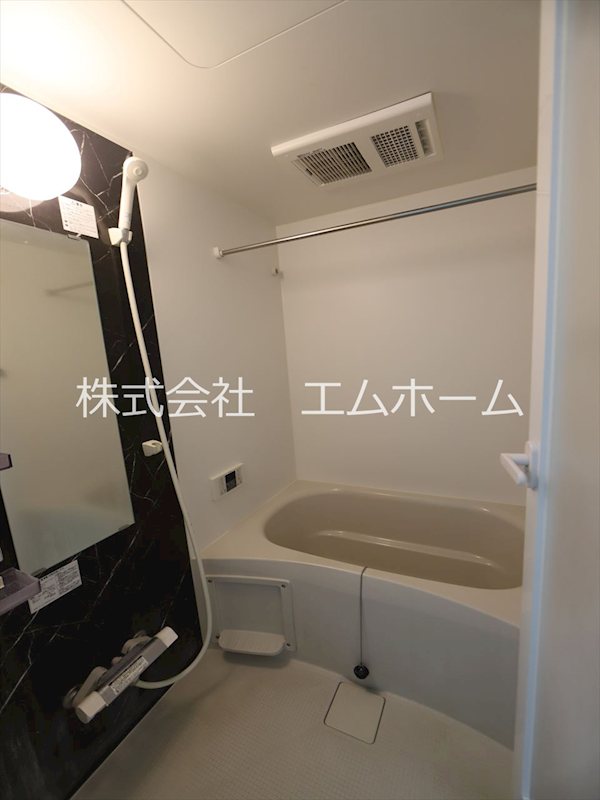 FAMILY STAGE八田（ファミリーステージ八田） 玄関　シューズボックス　全身鏡付