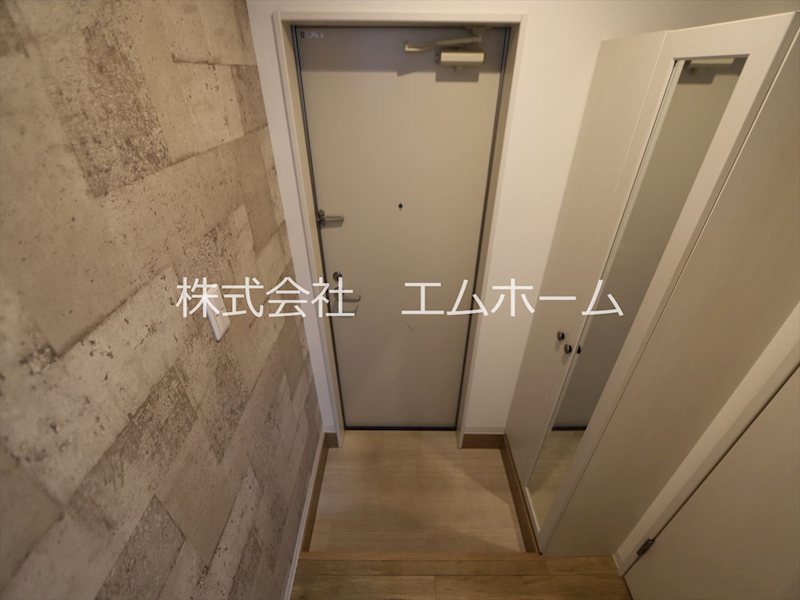 FAMILY STAGE八田（ファミリーステージ八田） 玄関　シューズボックス　全身鏡付