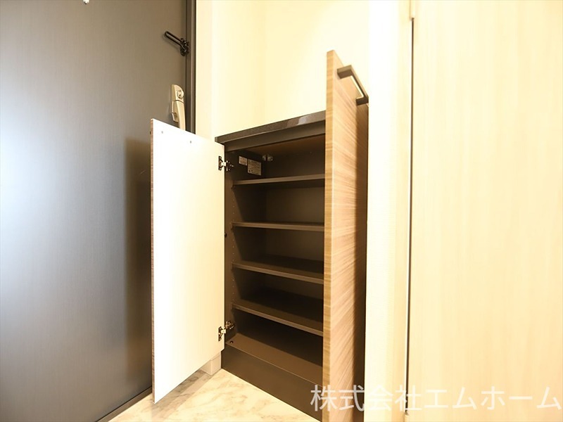 S－RESIDENCE神宮西駅前ａｓｃｅｎｔ 玄関　シューズボックス付