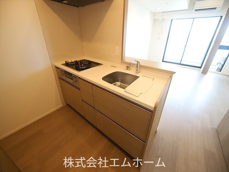ザ・パークハビオ名古屋松原 カウンターキッチン（3口ガスコンロ）収納充実してます