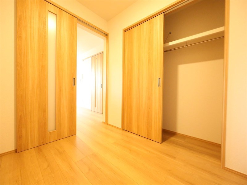 REGALEST WOOD TERRACE JOSHIN 洋室3.5帖　クローゼット付（収納充実してます）