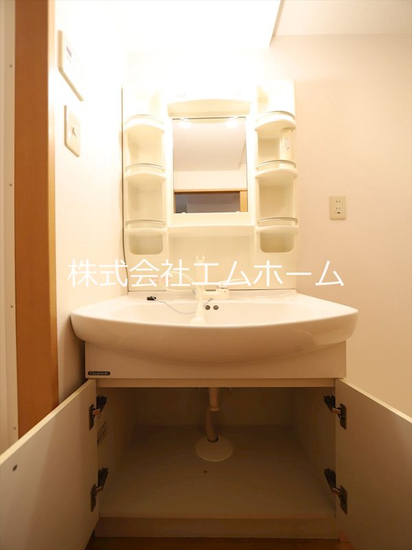 HIRO尾頭橋（ヒロ尾頭橋） 脱衣所　独立洗面台（シャンプードレッサー）洗濯機用意できます