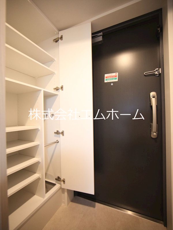 プレイズシード名駅北 玄関　シューズボックス付（収納充実してます）