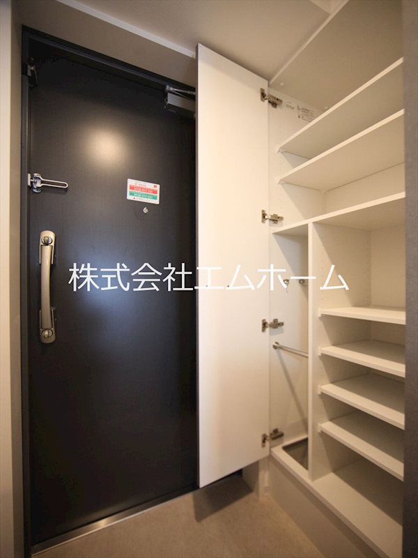 プレイズシード名駅北 玄関　シューズボックス付（収納充実してます）