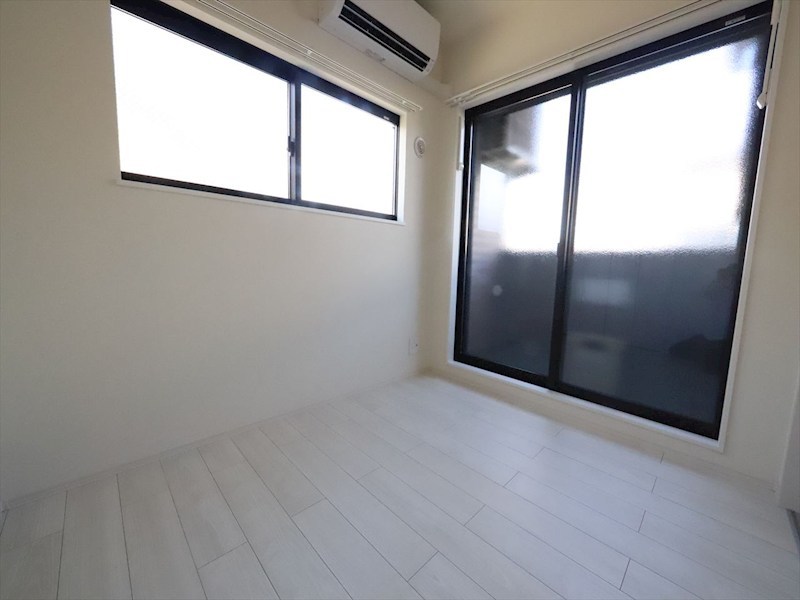 ｃｈａｔ ｐｒｕｎｅ（シャプリュネ） 洋室3.3帖　クローゼット付　バルコニー　同仕様写真
