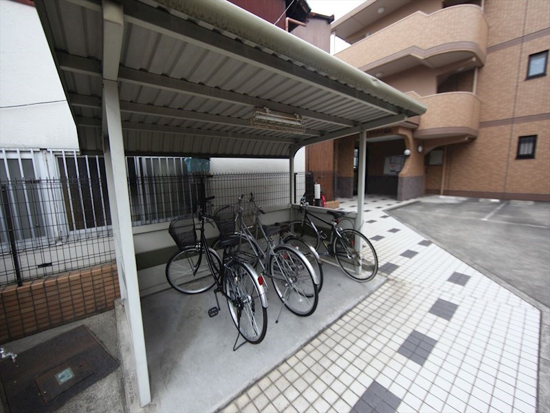 リベルテ北山 屋根付き駐輪場