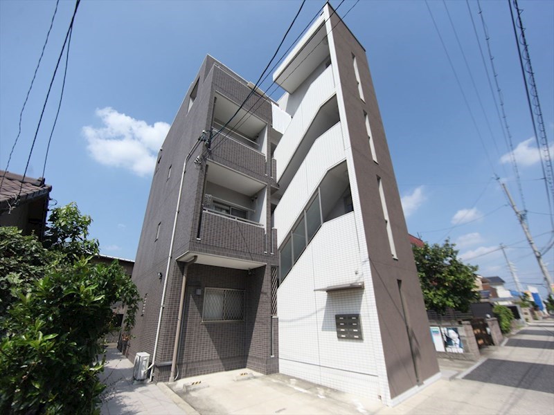 外観　オートロック　防犯カメラ　屋根付き駐輪場有り