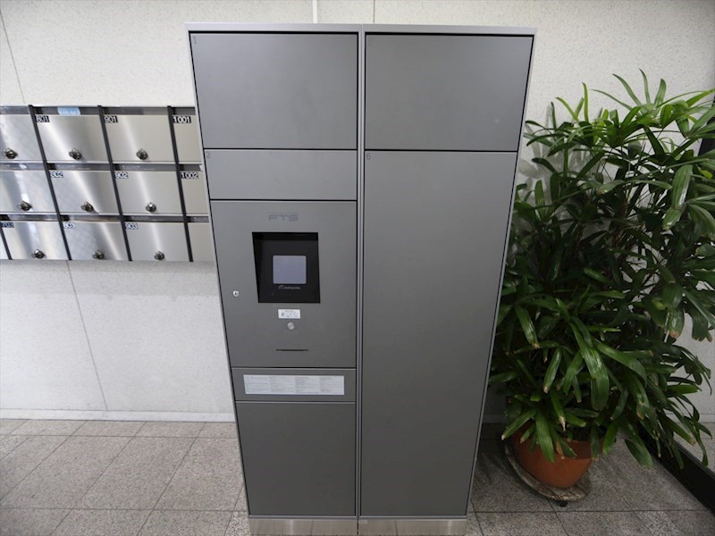 リーベンイセヤマ 宅配ＢＯＸ　不在時に荷物を受け取ることができます