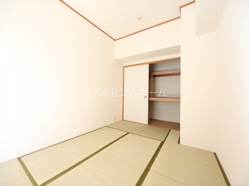 リーベンイセヤマ 和室6帖　押入付（収納充実してます）