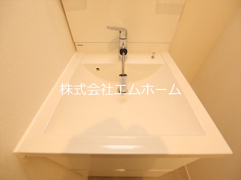 グランテラス烏森 脱衣所　独立洗面台（シャンプードレッサー付）同型写真