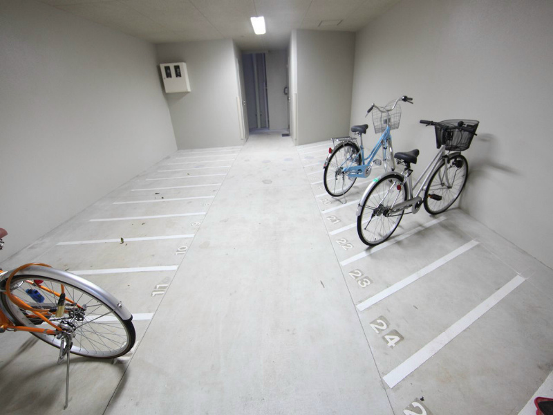 タカマツレジデンス鶴舞公園 屋根付き駐輪場