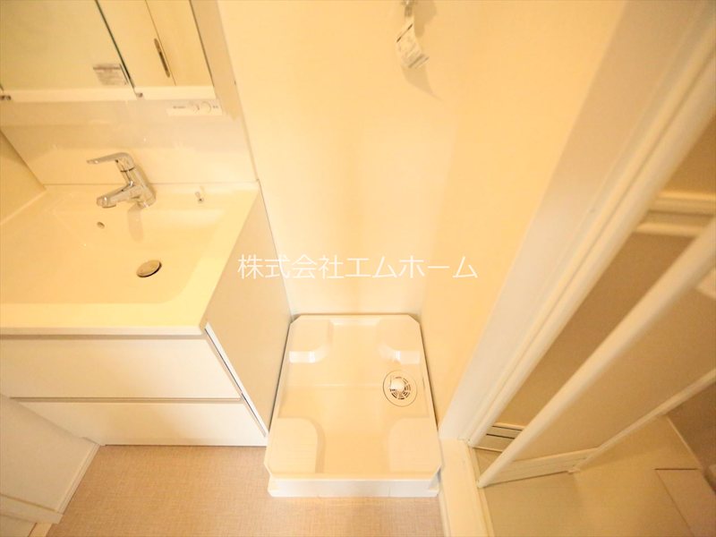 Ｒｉｖｅｒａ中村公園 脱衣所　室内洗濯機置き場　同仕様写真