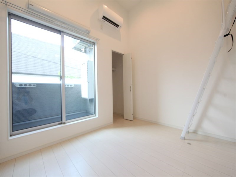 ＣｏｚｙＨｏｕｓｅ清水 洋室5.5帖　ロフト4.9帖（収納にも寝室にも使えます）