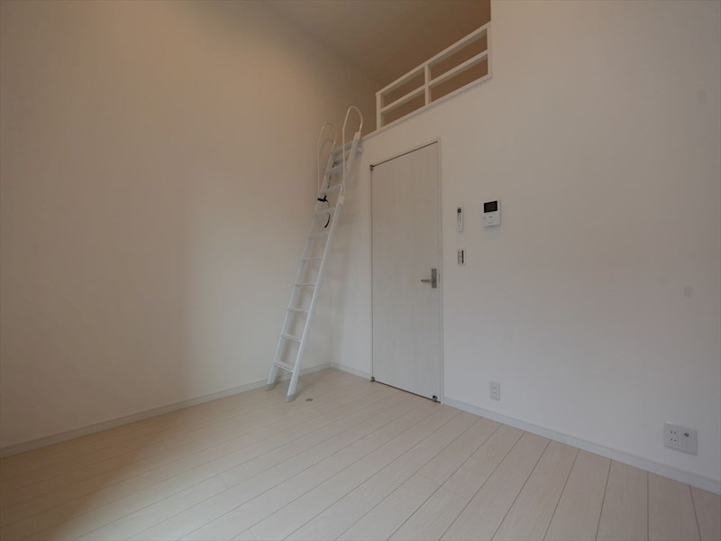 ＣｏｚｙＨｏｕｓｅ清水 洋室5.5帖　ロフト4.9帖（収納にも寝室にも使えます）