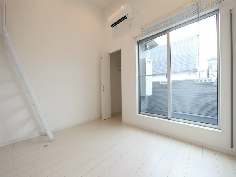 ＣｏｚｙＨｏｕｓｅ清水 洋室5.5帖　ロフト4.9帖（収納にも寝室にも使えます）