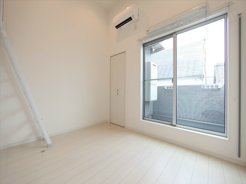 ＣｏｚｙＨｏｕｓｅ清水 洋室5.5帖　ロフト4.9帖（収納にも寝室にも使えます）
