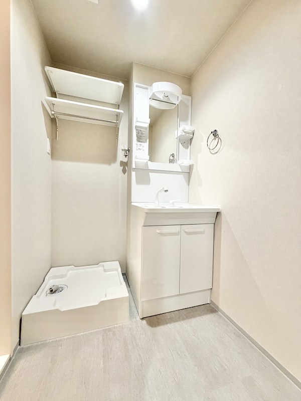 ｒｏｂｏｔ ｈｏｍｅ 本笠寺 脱衣所　独立洗面台（シャンプードレッサー付）　同仕様写真