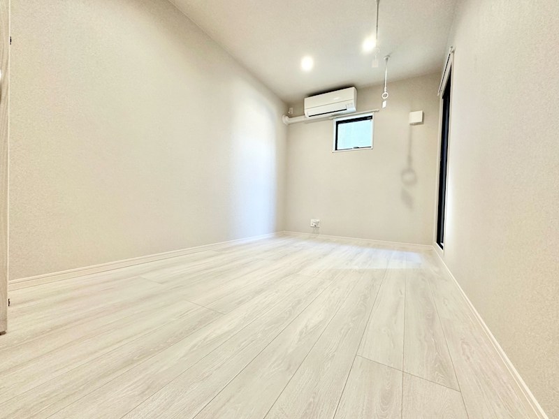 ｒｏｂｏｔ ｈｏｍｅ 新守山 洋室6.4帖　クローゼット付　エアコン完備　同仕様写真